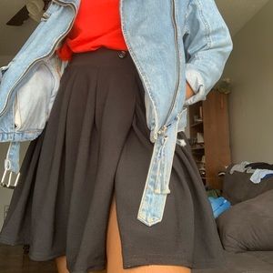 Black Pleated Side Slit Mini Skirt